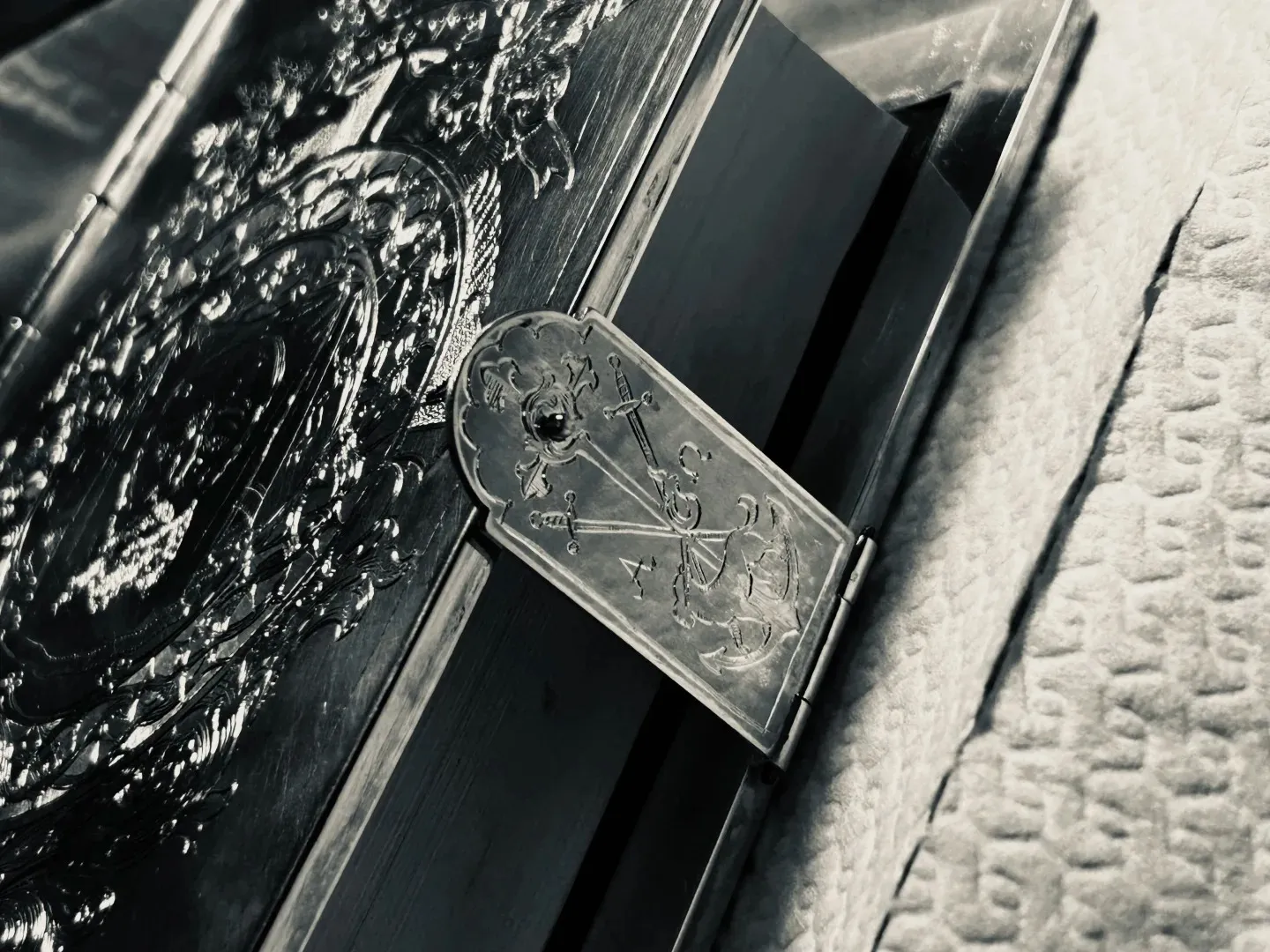 Episcopal Ring — detail 2