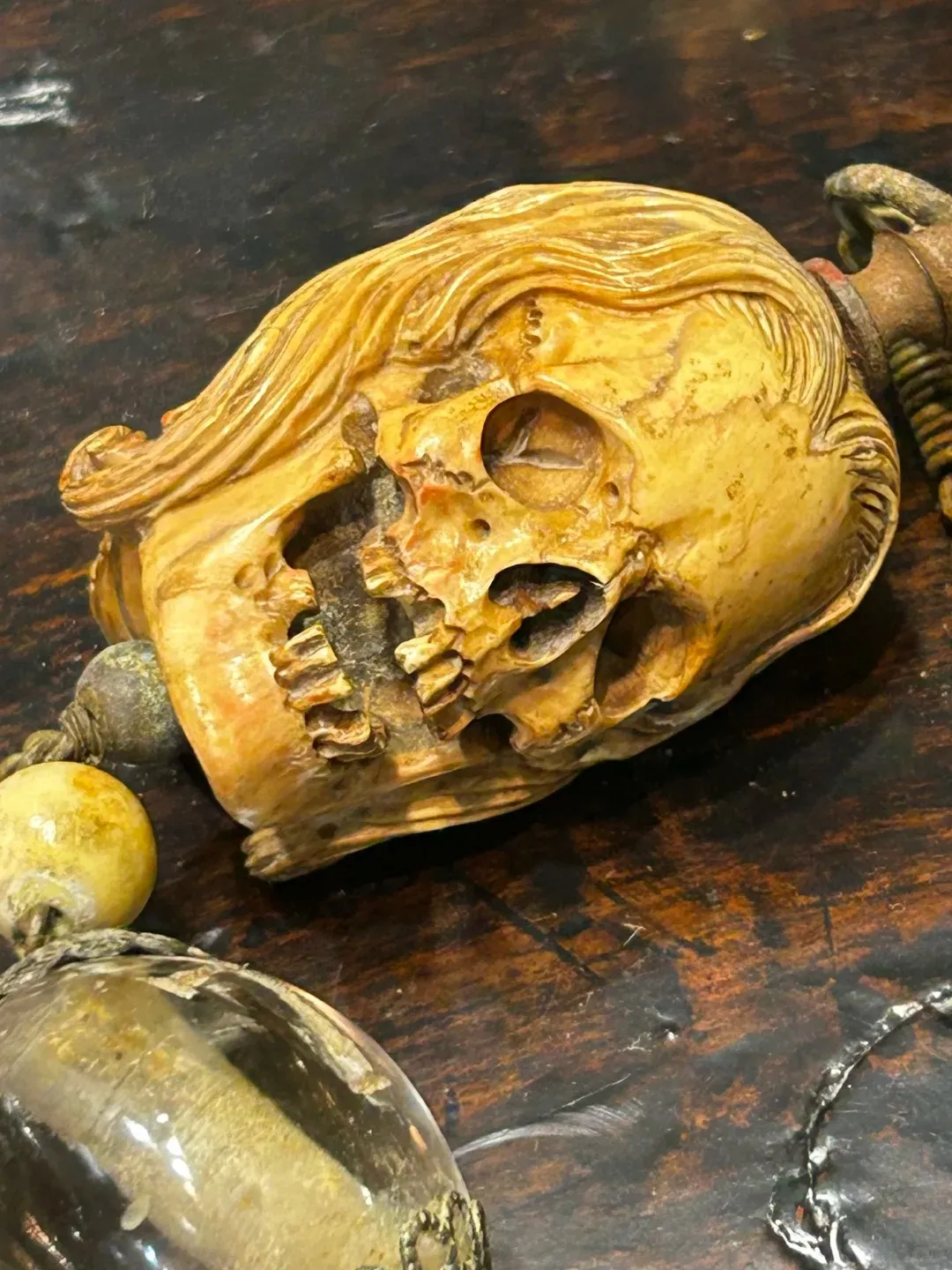 Skull-shaped prayer beads — detail 2