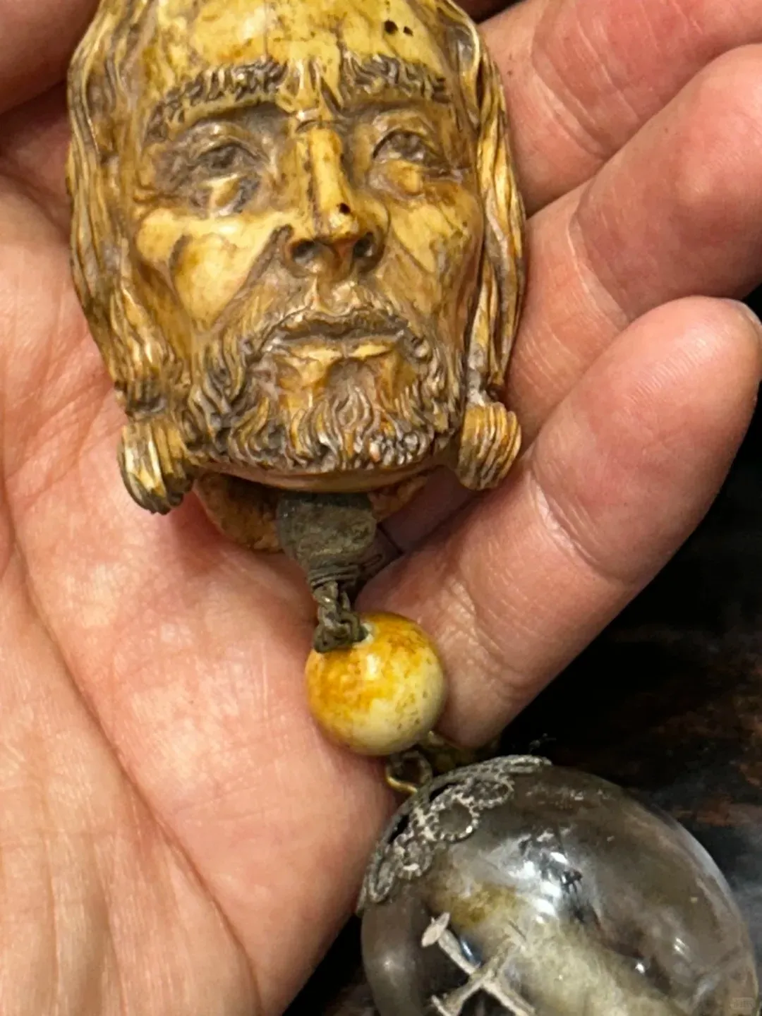 Skull-shaped prayer beads — detail 3