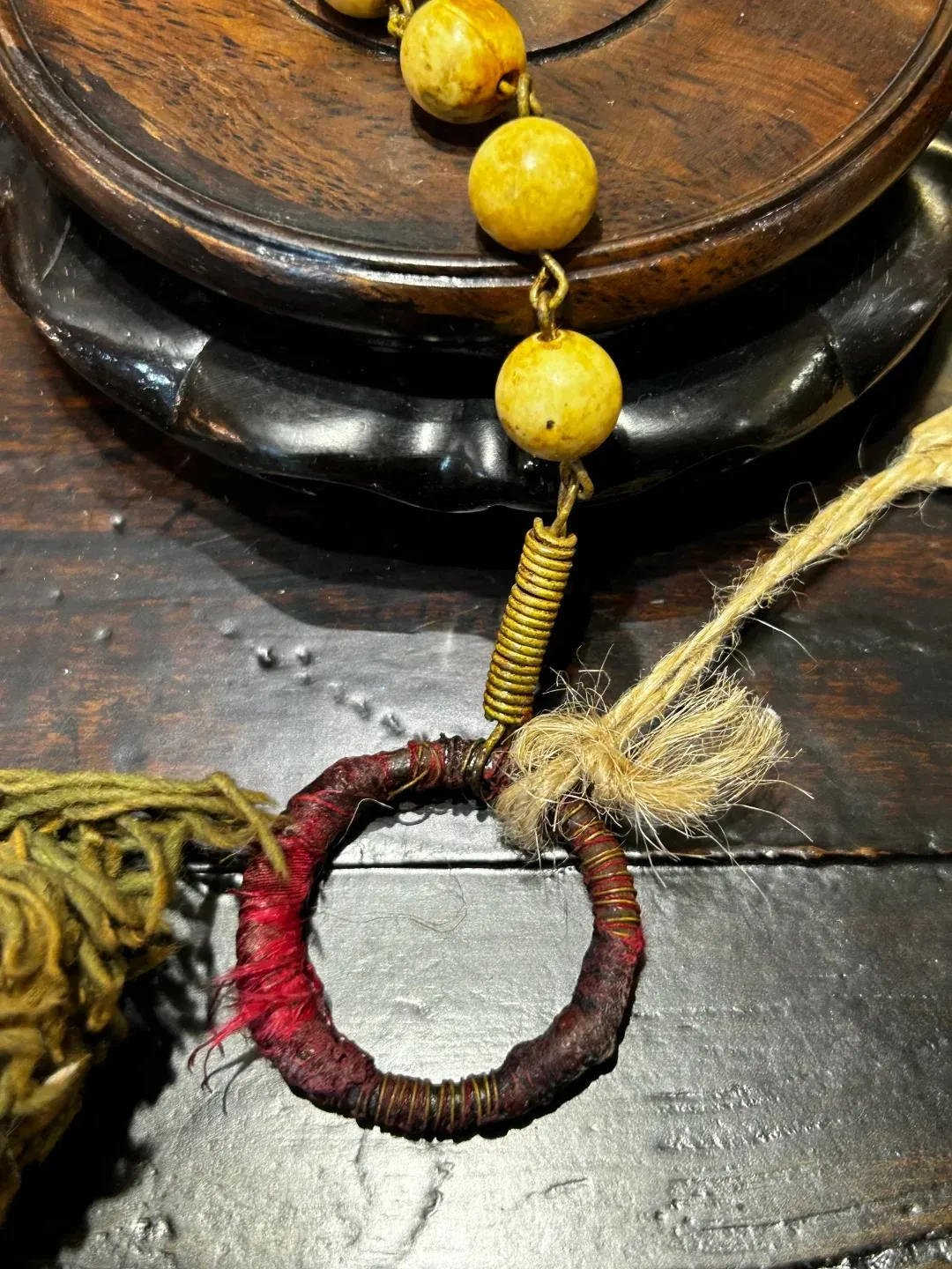 Skull-shaped prayer beads — detail 9