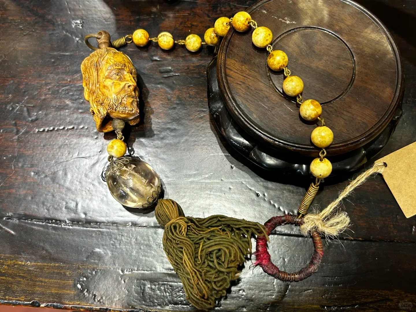 Skull-shaped prayer beads — detail 11